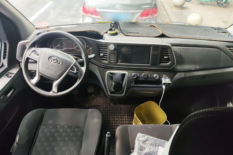 Used SAIC MAXUS Xintu V80 2023 2.0T Manual Classic Aoyuntong Long Wheelbase Mid-Height 6/7/8/9-Seater Center Console