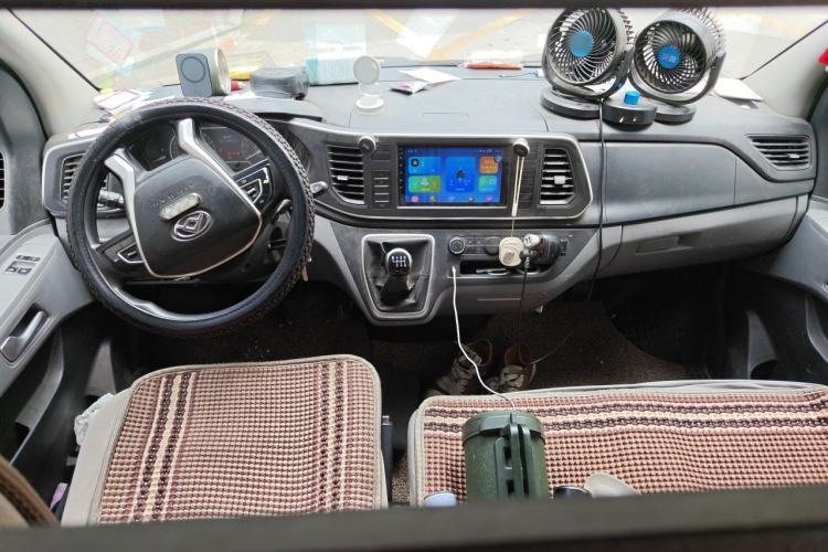 Used SAIC MAXUS Xintu V80 2023 2.0T Manual Classic Aoyuntong Long Wheelbase Mid-Height 6/7/8/9-Seater Center Console