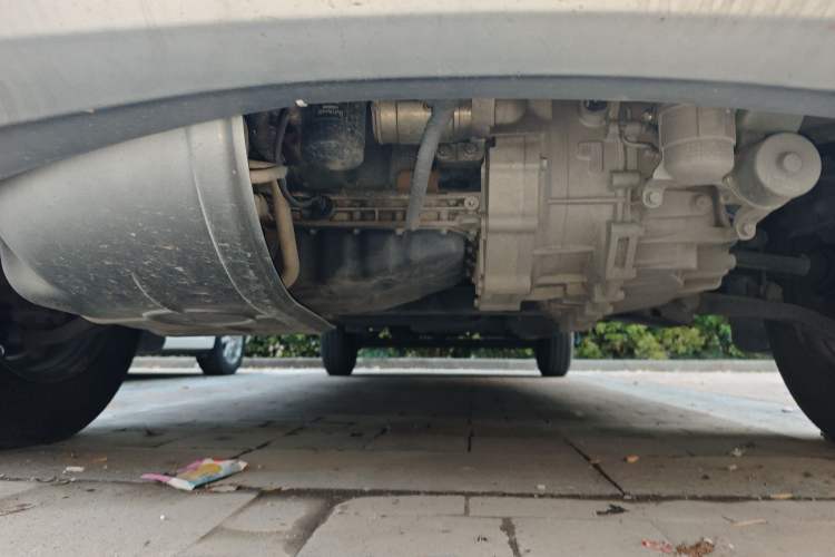 Used SAIC MAXUS Xintu V80 2023 2.0T AMT Classic Aoyuntong Long Wheelbase Mid-Height 6/7/8/9-Seater Chassis Front