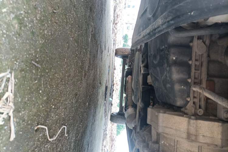 Used SAIC MAXUS Xintu V80 2023 2.0T PLUS Manual Commercial Version Long Wheelbase Mid-Height 9-Seater with Three Rows Chassis Front
