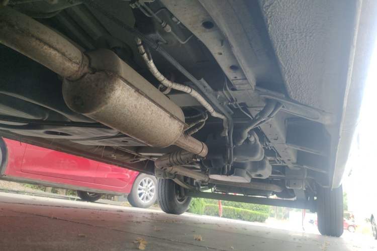 Used SAIC MAXUS Xintu V80 2023 2.0T AMT Classic Aoyuntong Long Wheelbase Mid-Height 6/7/8/9-Seater Chassis Front Left