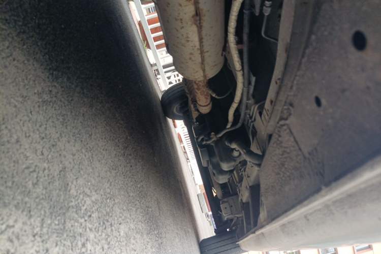 Used SAIC MAXUS Xintu V80 2023 2.0T AMT Classic Aoyuntong Long Wheelbase Mid-Height 6/7/8/9-Seater Chassis Front Left