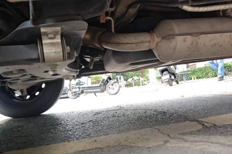 Used SAIC MAXUS Xintu V80 2023 2.0T Manual Classic Aoyuntong Long Wheelbase Mid-Height 6/7/8/9-Seater Chassis Front Left