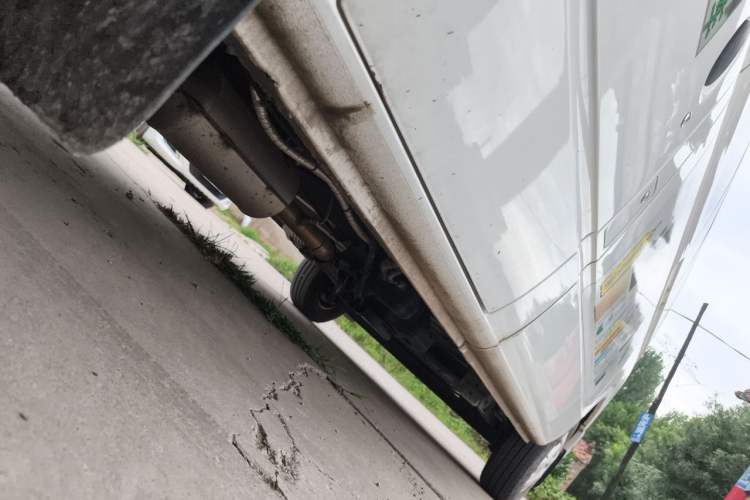 Used SAIC MAXUS Xintu V80  Chassis Front Left