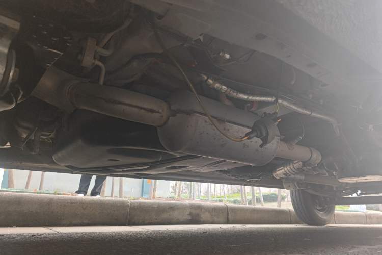 Used SAIC MAXUS Xintu V80 2023 2.0T Manual Classic Aoyuntong Long Wheelbase Mid-Height 6/7/8/9-Seater Chassis Front Left