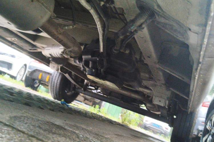 Used SAIC MAXUS Xintu V80 2023 2.0T Manual Classic Aoyuntong Long Wheelbase Mid-Height 6/7/8/9-Seater Chassis Front Left