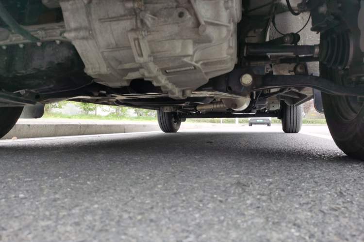 Used SAIC MAXUS Xintu V80  Chassis Front Left