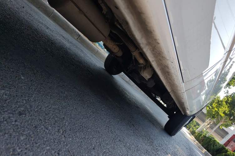 Used SAIC MAXUS Xintu V80 2023 2.0T Manual Classic Aoyuntong Long Wheelbase Mid-Height 6/7/8/9-Seater Chassis Front Left