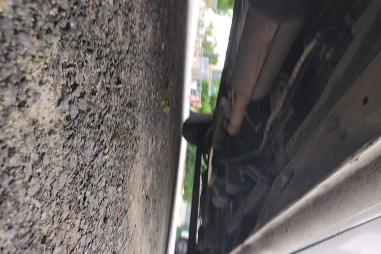Used SAIC MAXUS Xintu V80 2023 2.0T Manual Classic Aoyuntong Long Wheelbase Mid-Height 6/7/8/9-Seater Chassis Front Left