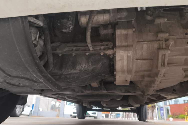 Used SAIC MAXUS Xintu V80 2023 2.0T Manual Classic Aoyuntong Long Wheelbase Mid-Height 6/7/8/9-Seater Chassis Front