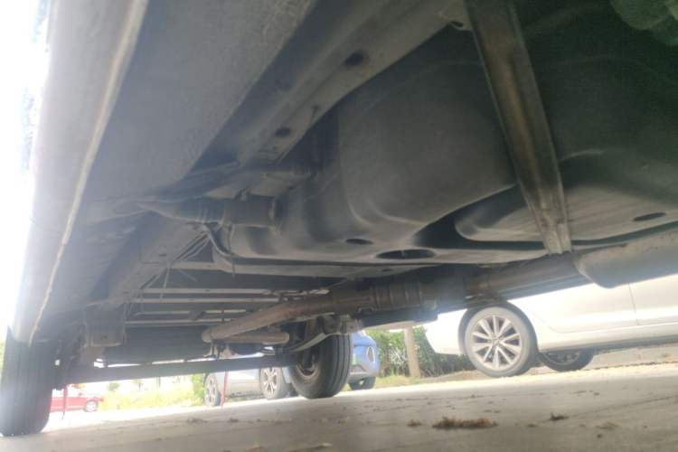 Used SAIC MAXUS Xintu V80 2023 2.0T AMT Classic Aoyuntong Long Wheelbase Mid-Height 6/7/8/9-Seater Chassis Front Right