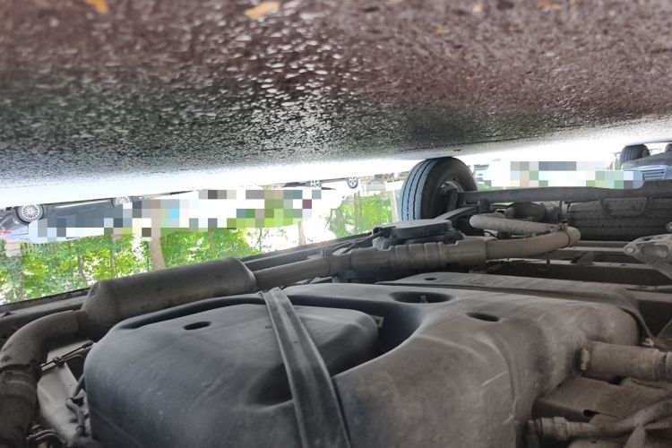 Used SAIC MAXUS Xintu V80 2023 2.0T Manual Classic Aoyuntong Short Wheelbase Mid-Roof 5/6-Seater Chassis Front Right