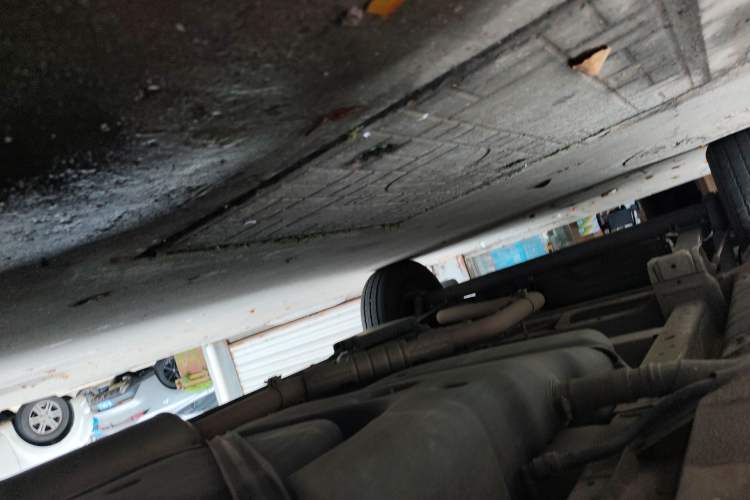 Used SAIC MAXUS Xintu V80  Chassis Front Right