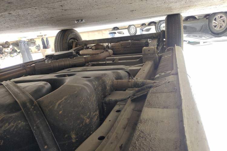 Used SAIC MAXUS Xintu V80  Chassis Front Right