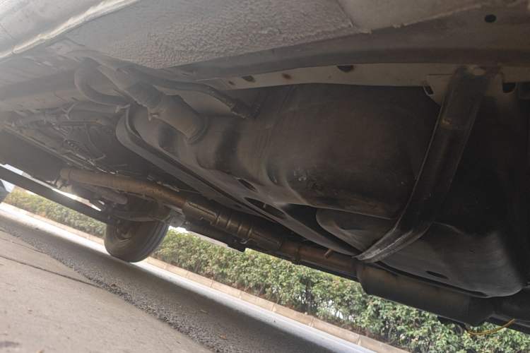 Used SAIC MAXUS Xintu V80 2023 2.0T Manual Classic Aoyuntong Long Wheelbase Mid-Height 6/7/8/9-Seater Chassis Front Right