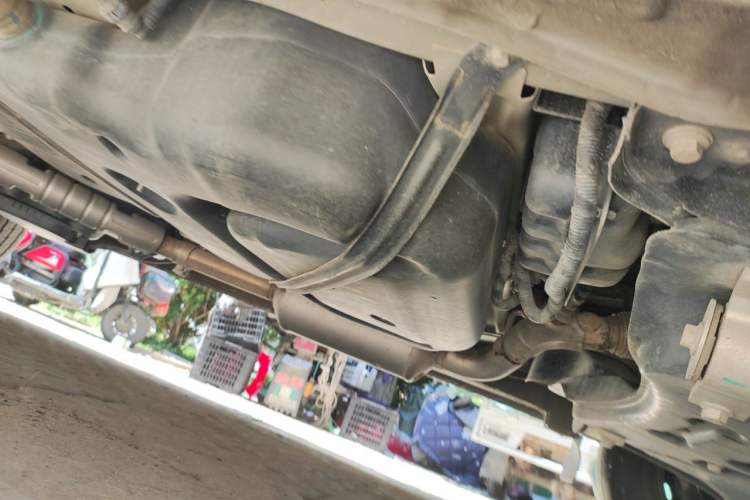 Used SAIC MAXUS Xintu V80 2023 2.0T Manual Classic Aoyuntong Short Wheelbase Mid-Roof 5/6-Seater Chassis Front Right