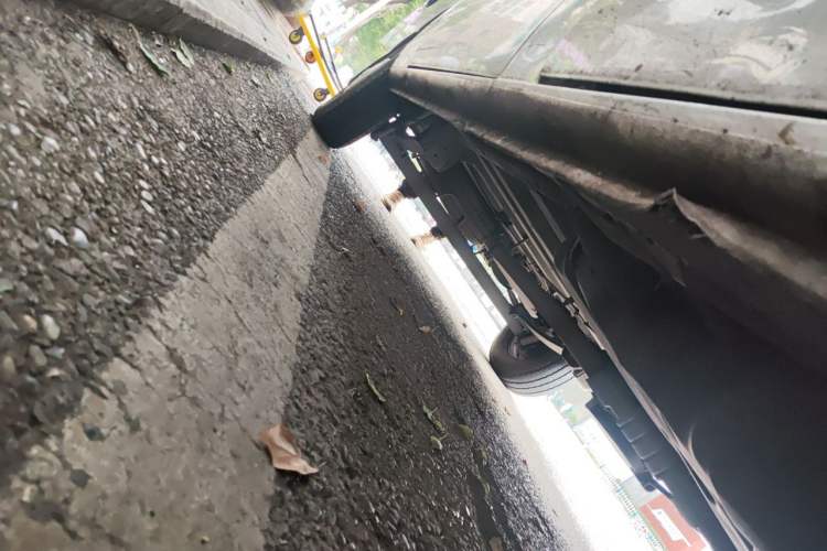 Used SAIC MAXUS Xintu V80 2023 2.0T Manual Classic Aoyuntong Long Wheelbase Mid-Height 6/7/8/9-Seater Chassis Front Right