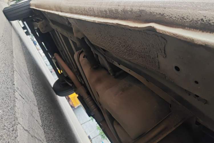 Used SAIC MAXUS Xintu V80 2023 2.0T Manual Classic Aoyuntong Long Wheelbase Mid-Height 6/7/8/9-Seater Chassis Front Right