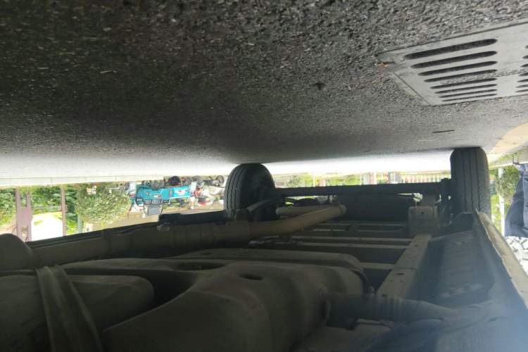Used SAIC MAXUS Xintu V80 2023 2.0T Manual Classic Aoyuntong Long Wheelbase Mid-Height 6/7/8/9-Seater Chassis Front Right