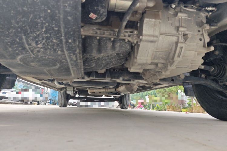 Used SAIC MAXUS Xintu V80 2023 2.0T Manual Classic Aoyuntong Long Wheelbase Mid-Height 6/7/8/9-Seater Chassis Front