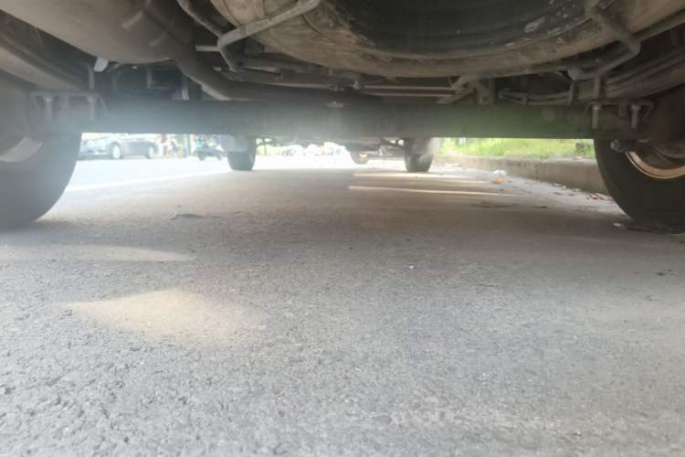 Used SAIC MAXUS Xintu V80 2023 2.0T PLUS Manual All-Around King Long Wheelbase Mid-Height Roof—6/7/8/9-Seater Chassis Rear