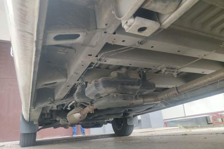 Used SAIC MAXUS Xintu V80 2023 2.0T AMT Classic Aoyuntong Long Wheelbase Mid-Height 6/7/8/9-Seater Chassis Rear Left