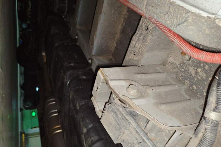Used SAIC MAXUS Xintu V80  Chassis Rear Left