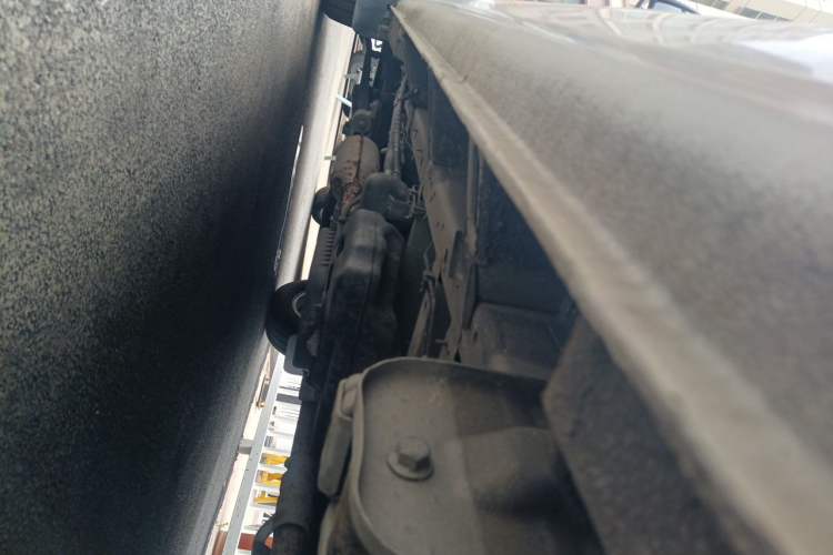 Used SAIC MAXUS Xintu V80 2023 2.0T AMT Classic Aoyuntong Long Wheelbase Mid-Height 6/7/8/9-Seater Chassis Rear Left