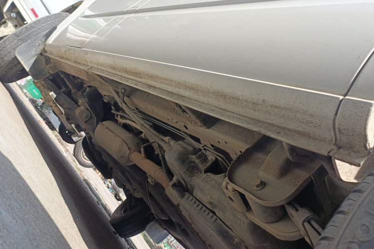 Used SAIC MAXUS Xintu V80 2023 2.0T Manual Classic Aoyuntong Short Wheelbase Mid-Roof 5/6-Seater Chassis Rear Left