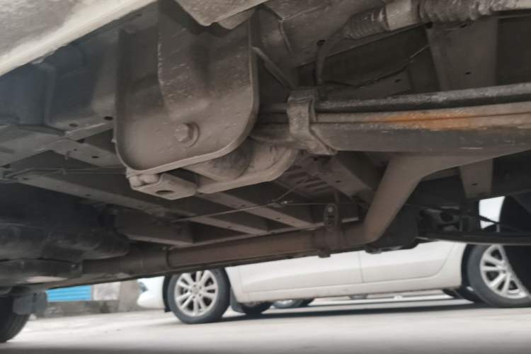 Used SAIC MAXUS Xintu V80 2023 2.0T Manual Classic Aoyuntong Long Wheelbase Mid-Height 6/7/8/9-Seater Chassis Rear Left