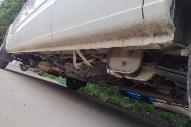 Used SAIC MAXUS Xintu V80 2023 2.0T AMT Classic Aoyuntong Long Wheelbase Mid-Height 6/7/8/9-Seater Chassis Rear Left