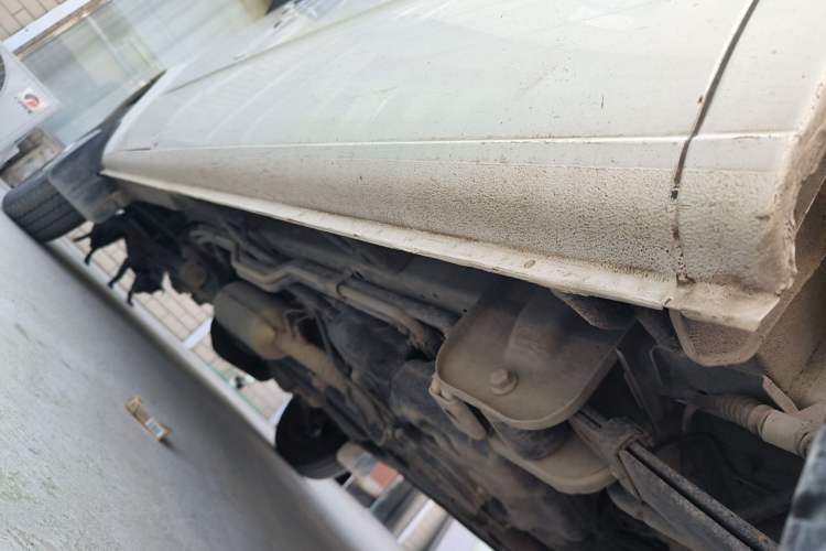 Used SAIC MAXUS Xintu V80 2023 2.0T Manual Classic Aoyuntong Short Wheelbase Ultra-Low Roof 7/8/9-Seater Chassis Rear Left