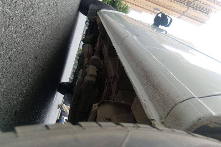 Used SAIC MAXUS Xintu V80 2023 2.0T Manual Classic Aoyuntong Long Wheelbase Mid-Height 6/7/8/9-Seater Chassis Rear Left