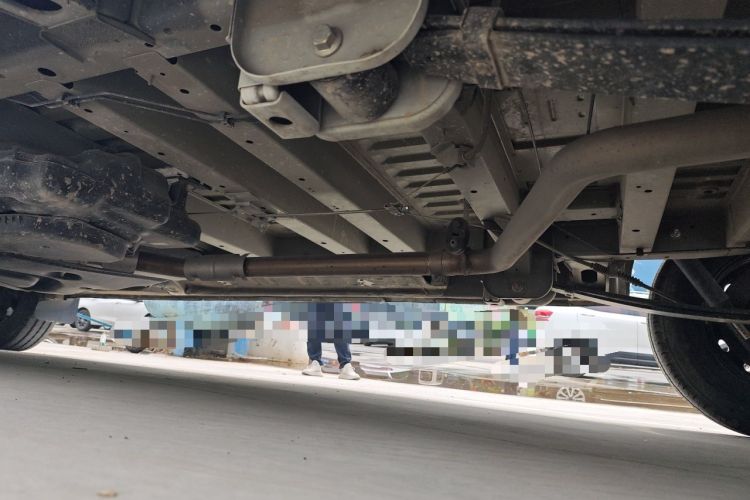 Used SAIC MAXUS Xintu V80 2023 2.0T Manual Classic Aoyuntong Long Wheelbase Mid-Height 6/7/8/9-Seater Chassis Rear Left