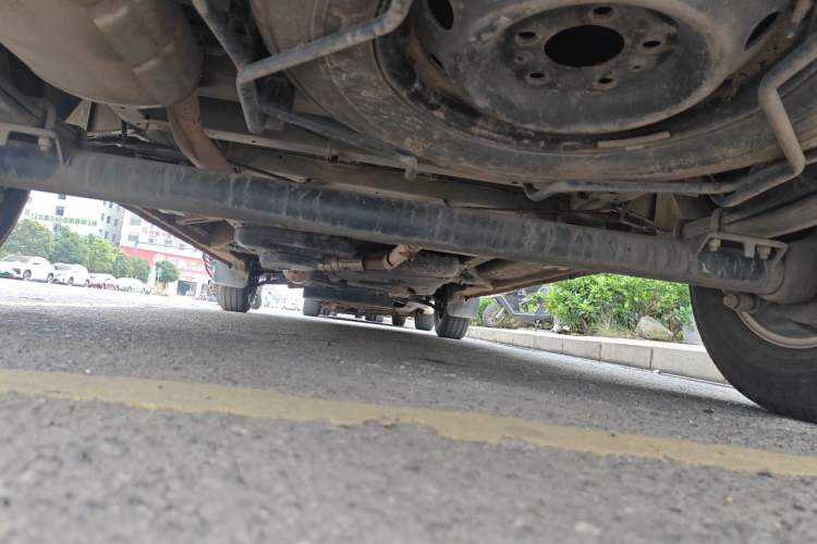 Used SAIC MAXUS Xintu V80 2023 2.0T Manual Classic Aoyuntong Long Wheelbase Mid-Height 6/7/8/9-Seater Chassis Rear