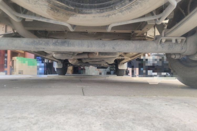 Used SAIC MAXUS Xintu V80 2023 2.0T Manual Classic Aoyuntong Short Wheelbase Mid-Roof 5/6-Seater Chassis Rear