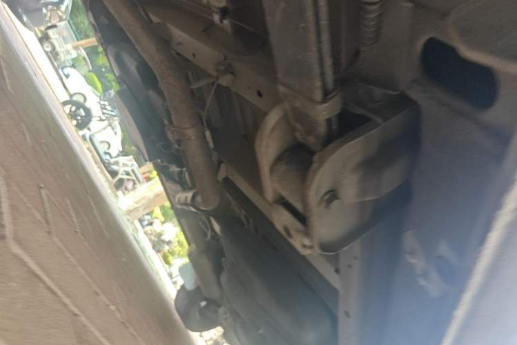 Used SAIC MAXUS Xintu V80  Chassis Rear Right
