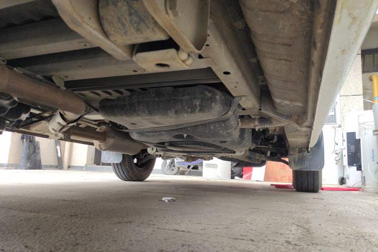 Used SAIC MAXUS Xintu V80  Chassis Rear Right