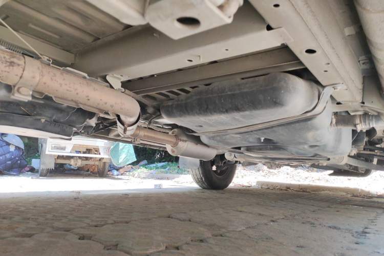 Used SAIC MAXUS Xintu V80 2023 2.0T Manual Classic Aoyuntong Short Wheelbase Mid-Roof 5/6-Seater Chassis Rear Right