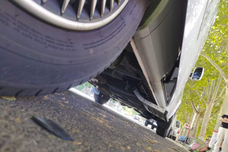 Used SAIC MAXUS Xintu V80  Chassis Rear Right