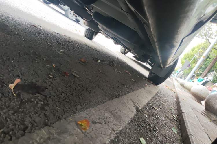 Used SAIC MAXUS Xintu V80 2023 2.0T Manual Classic Aoyuntong Long Wheelbase Mid-Height 6/7/8/9-Seater Chassis Rear Right