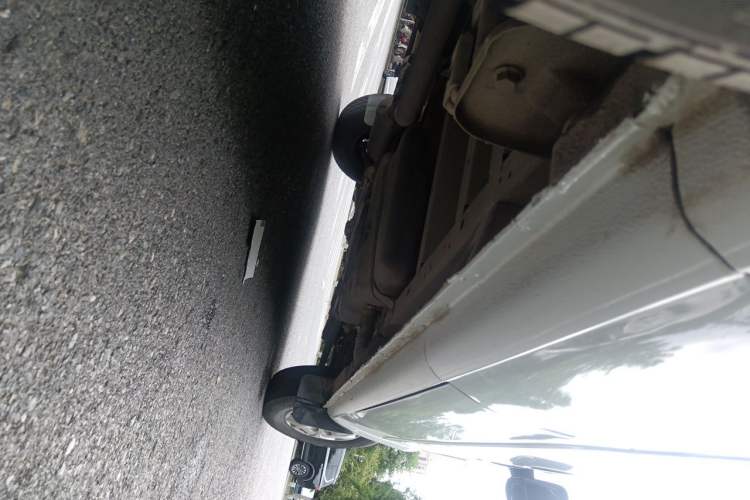 Used SAIC MAXUS Xintu V80 2023 2.0T Manual Classic Aoyuntong Long Wheelbase Mid-Height 6/7/8/9-Seater Chassis Rear Right