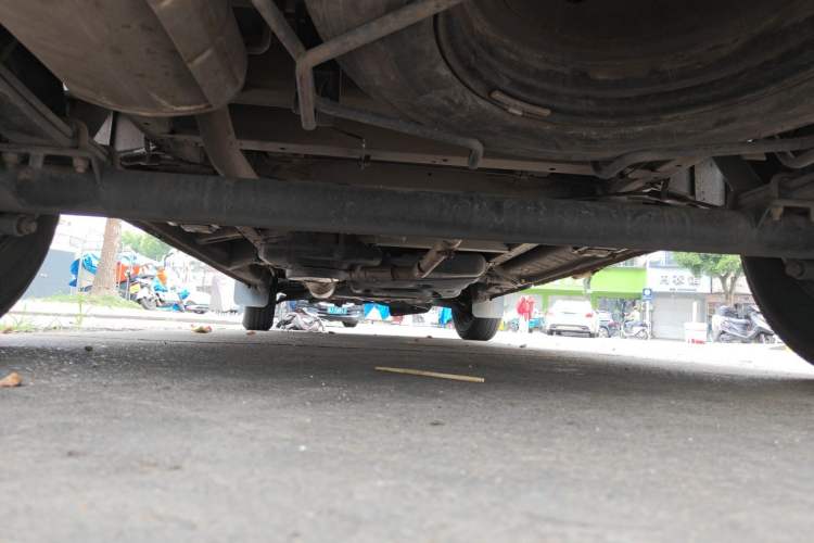 Used SAIC MAXUS Xintu V80 2023 2.0T Manual Classic Aoyuntong Long Wheelbase Mid-Height 6/7/8/9-Seater Chassis Rear