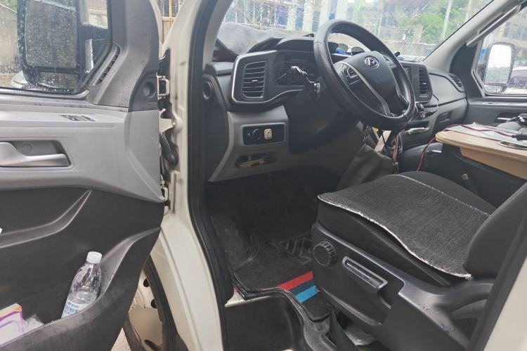 Used SAIC MAXUS Xintu V80 2023 2.0T Manual Classic Aoyuntong Power Version Long Wheelbase Mid-Roof Design 6/7/8/9-Seater Driver Seat