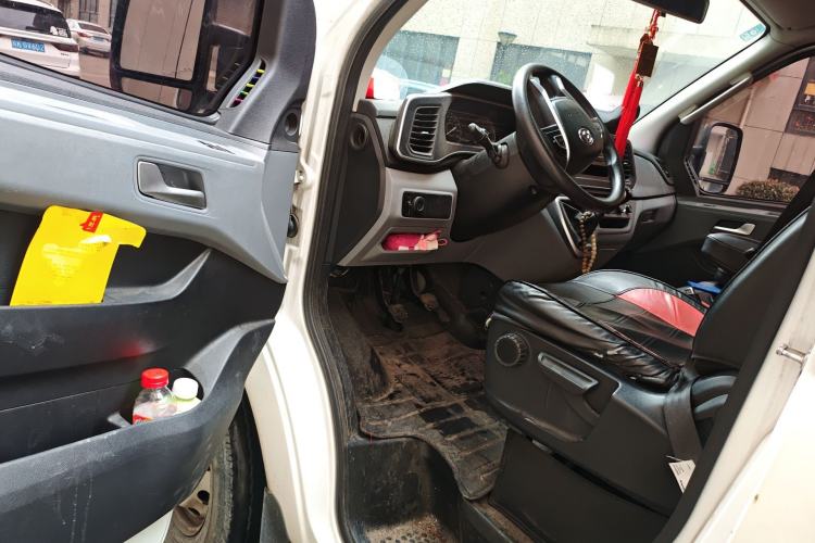 Used SAIC MAXUS Xintu V80 2023 2.0T Manual Classic Aoyuntong Long Wheelbase Mid-Height 6/7/8/9-Seater Driver Seat