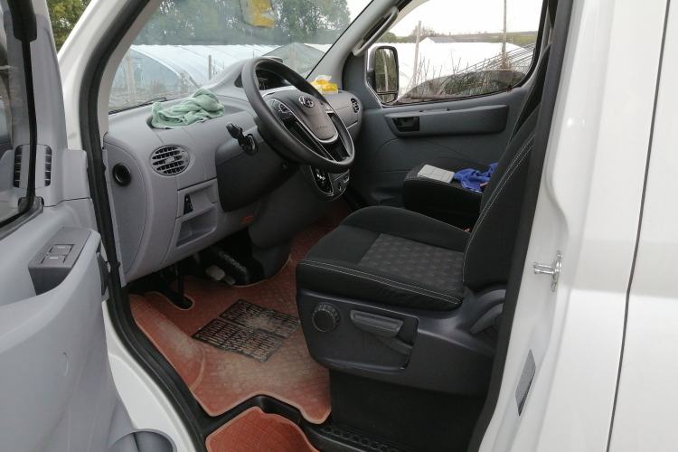 Used SAIC MAXUS Xintu V80 2023 2.0T AMT Classic Aoyuntong Power Version Short Wheelbase Mid-Roof Design 5/6 Seats Driver Seat