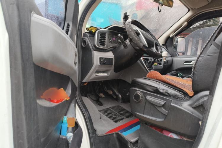 Used SAIC MAXUS Xintu V80 2023 2.0T Manual Classic Aoyuntong Long Wheelbase Mid-Height 6/7/8/9-Seater Driver Seat
