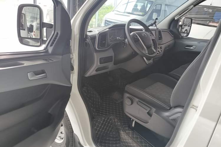 Used SAIC MAXUS Xintu V80 2023 2.0T AMT Classic Aoyuntong Long Wheelbase Mid-Height 6/7/8/9-Seater Driver Seat