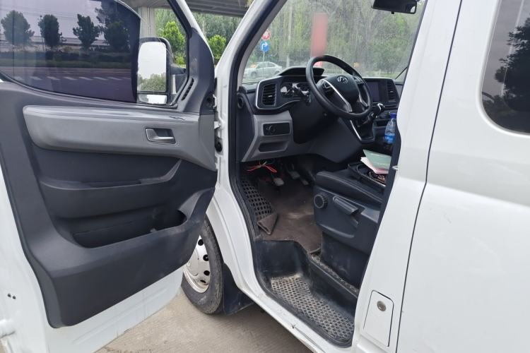 Used SAIC MAXUS Xintu V80 2023 2.0T Manual Classic Aoyuntong Long Wheelbase Mid-Height 6/7/8/9-Seater Driver Seat