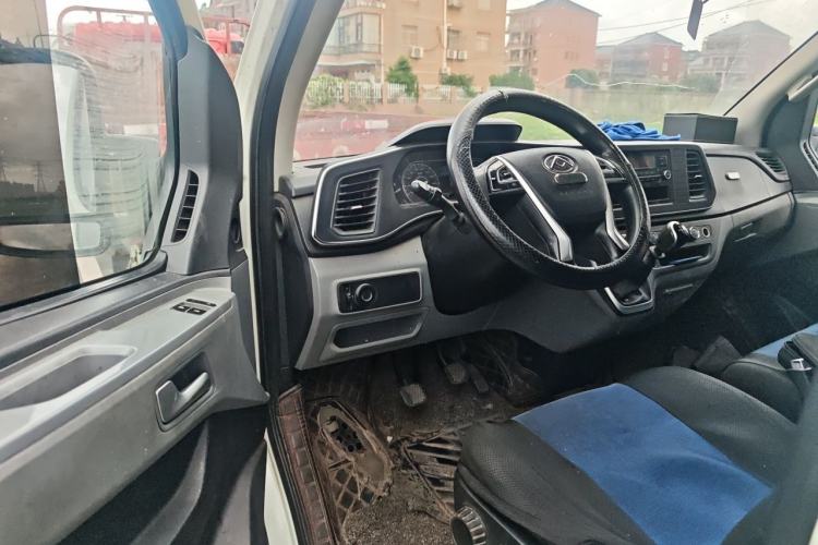 Used SAIC MAXUS Xintu V80 2023 2.0T Manual Classic Aoyuntong Long Wheelbase Mid-Height 6/7/8/9-Seater Driver Seat